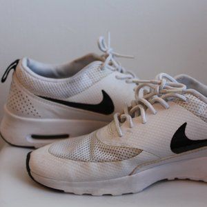 Nike Women's Air Max Thea White/Black 599409-103 (Size: 9)
